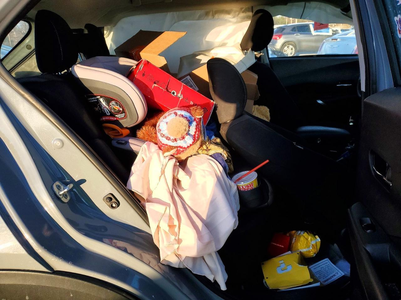 2023 Nissan Kicks sv