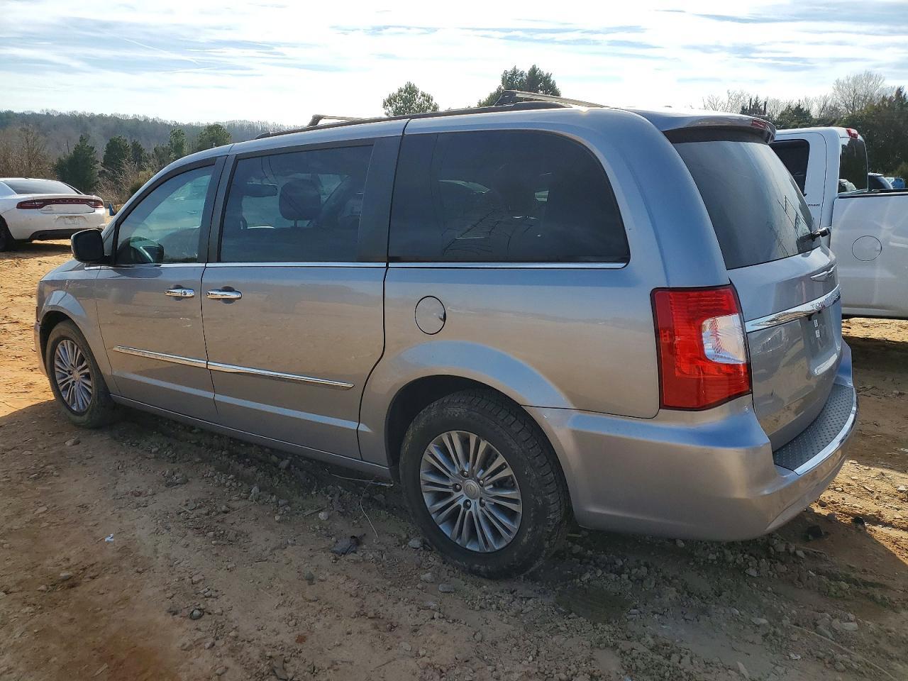 2016 Chrysler Town & Country Touring l