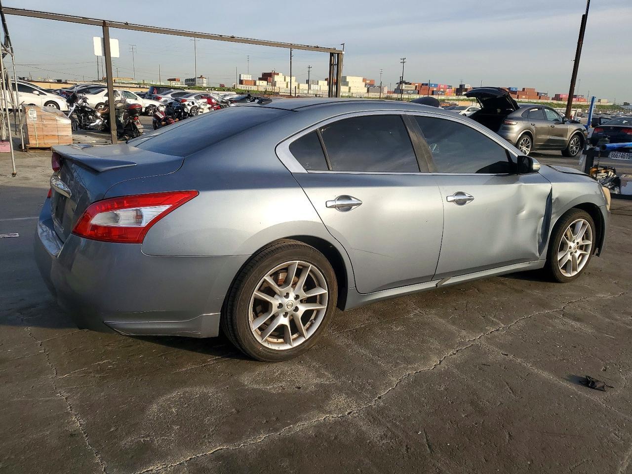 2011 Nissan Maxima s