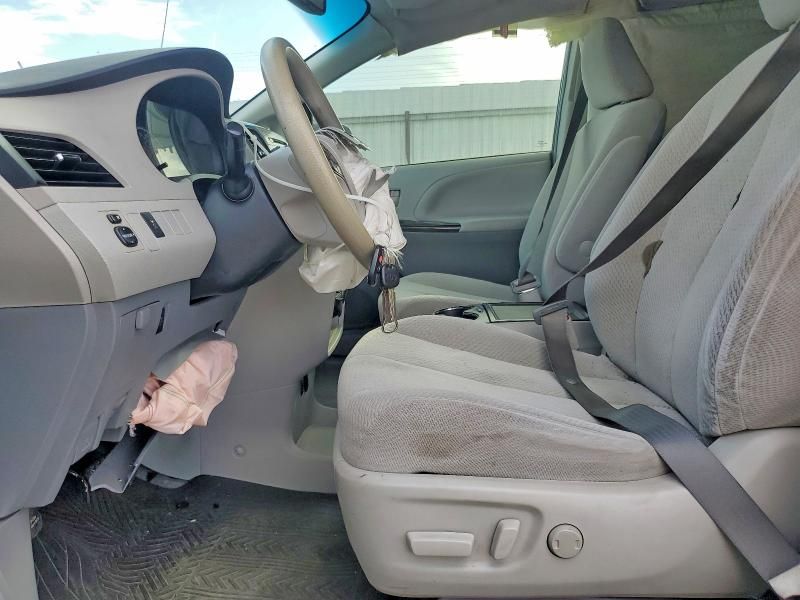 2014 Toyota Sienna le