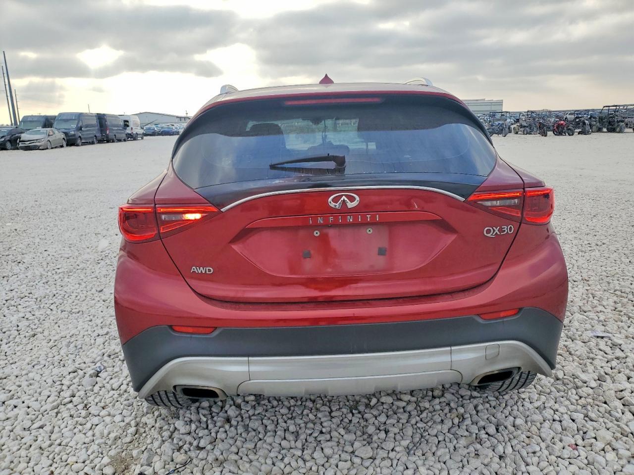2017 Infinity Qx30