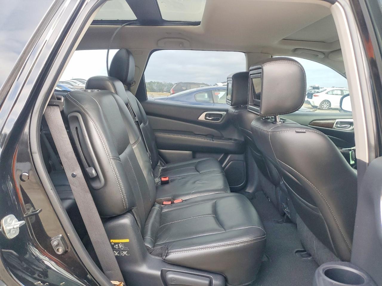 2014 Nissan Pathfinder s