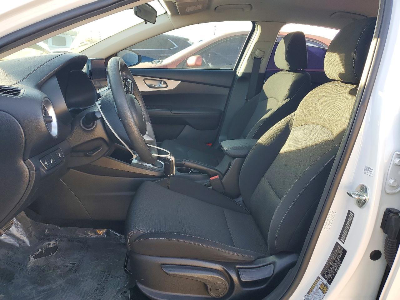 2023 KIA Forte lx