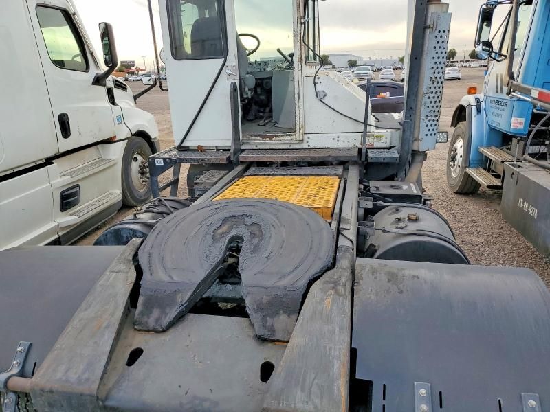 2010 Klhy Ottawa-Yard Truck