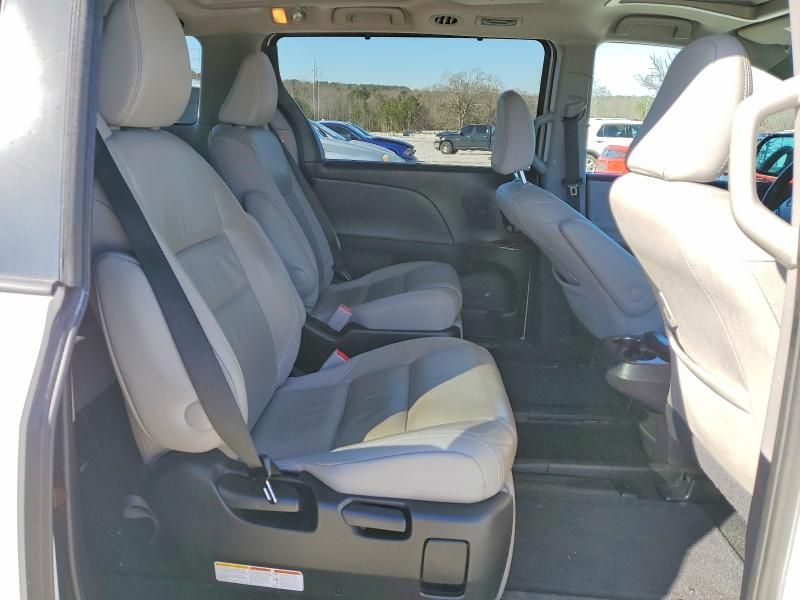 2015 Toyota Sienna xle