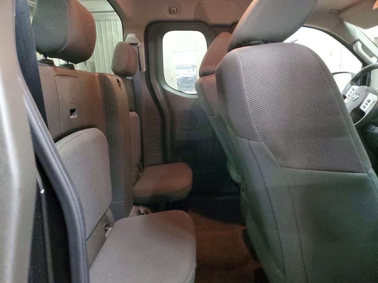 2017 Nissan Frontier s