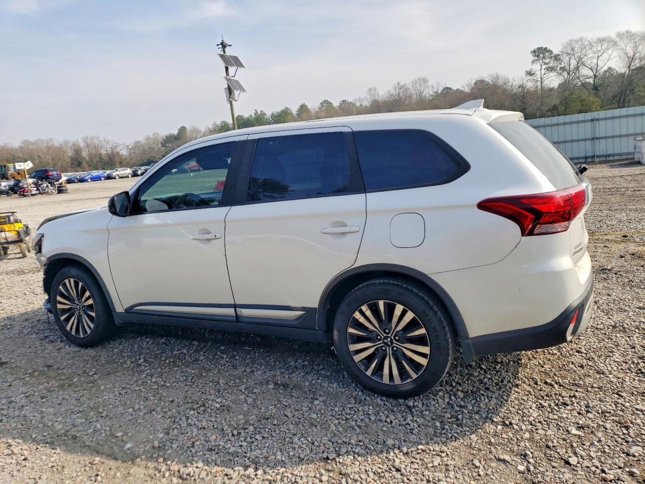 2020 Mitsubishi Outlander es
