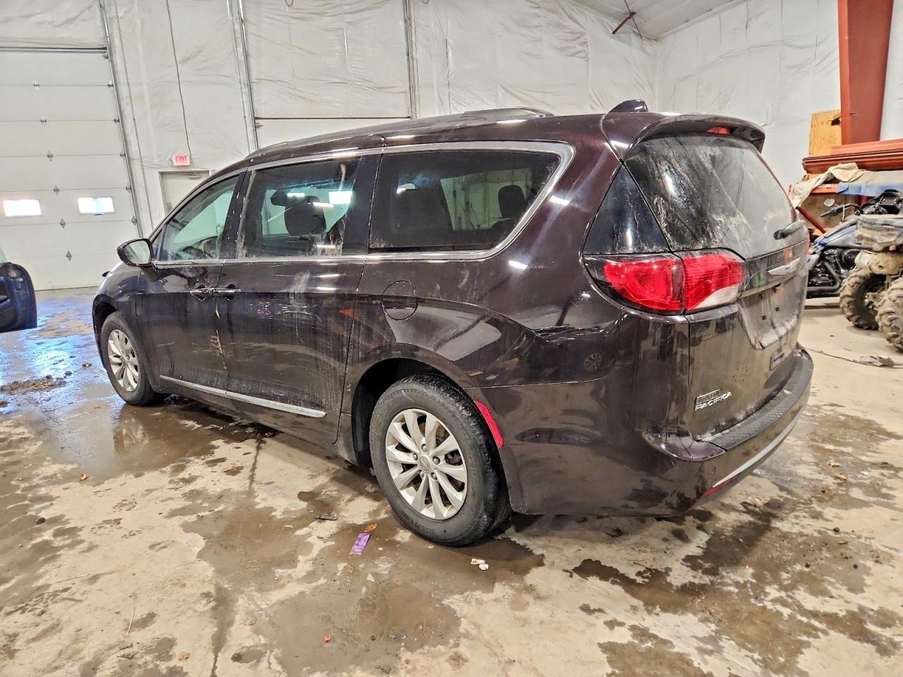 2017 Chrysler Pacifica Touring l