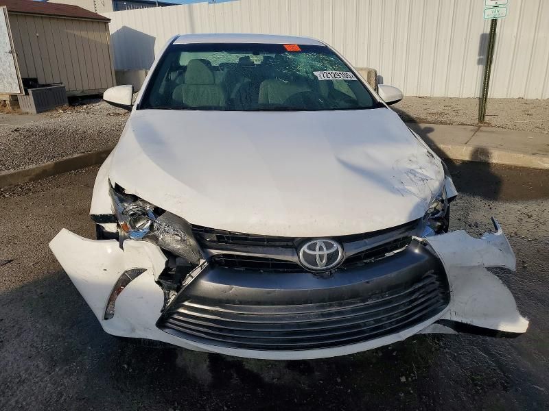 2016 Toyota Camry le