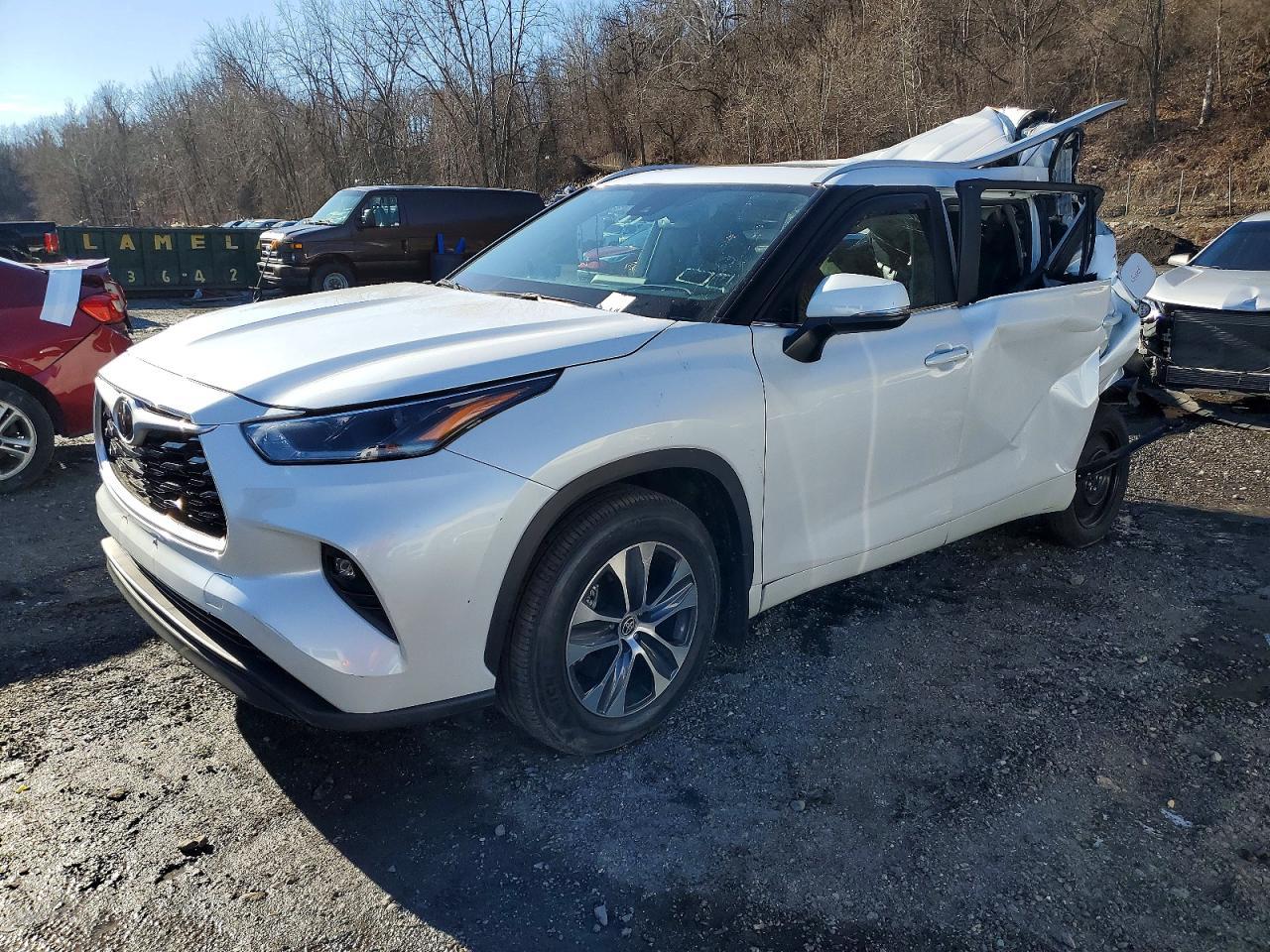 2024 Toyota Highlander le