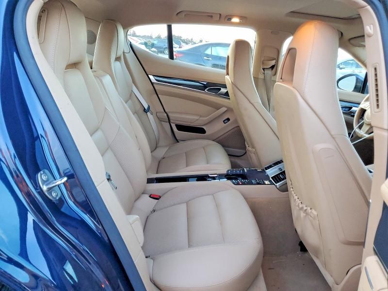 2014 Porsche Panamera 2