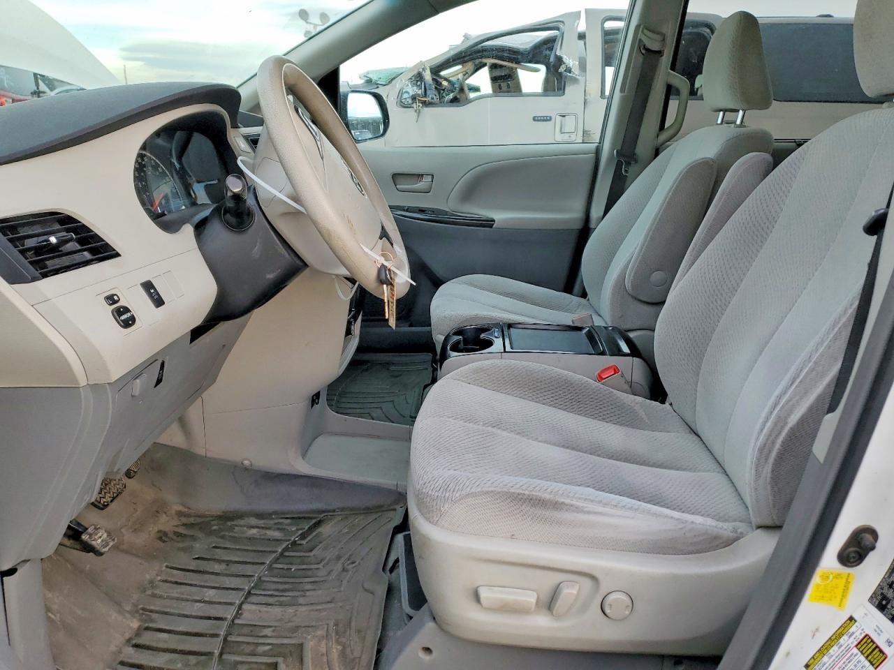 2011 Toyota Sienna le