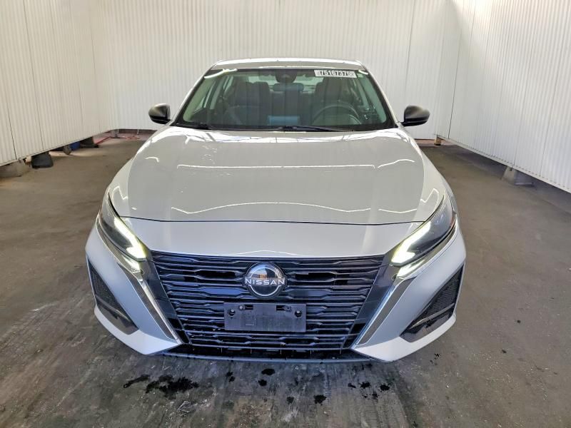 2024 Nissan Altima sv