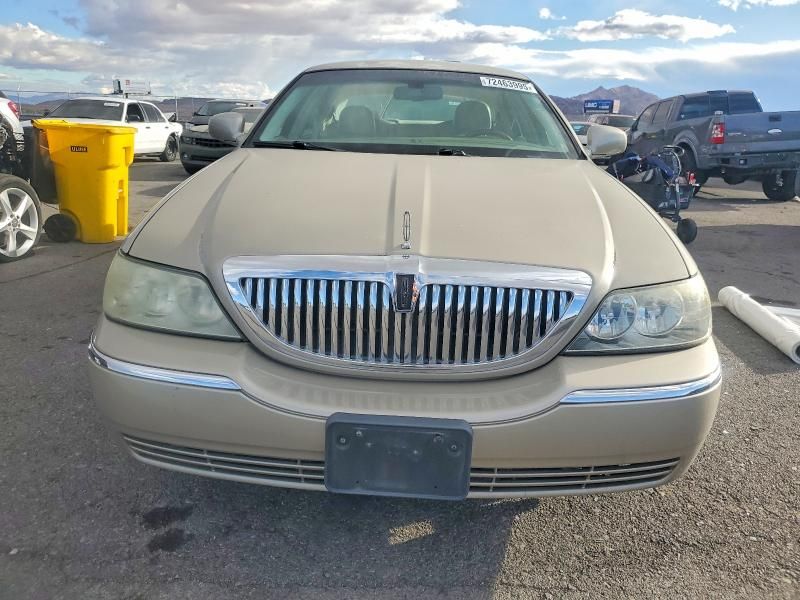 2008 Lincoln Town car Signature Limited