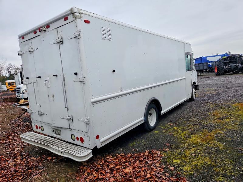 2006 Freightliner MT45 Chassis Delivery Truck