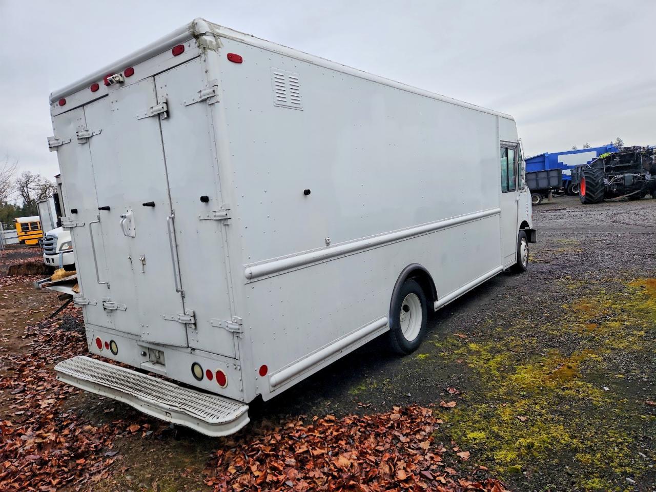 2006 Freightliner MT45 Chassis Delivery Truck
