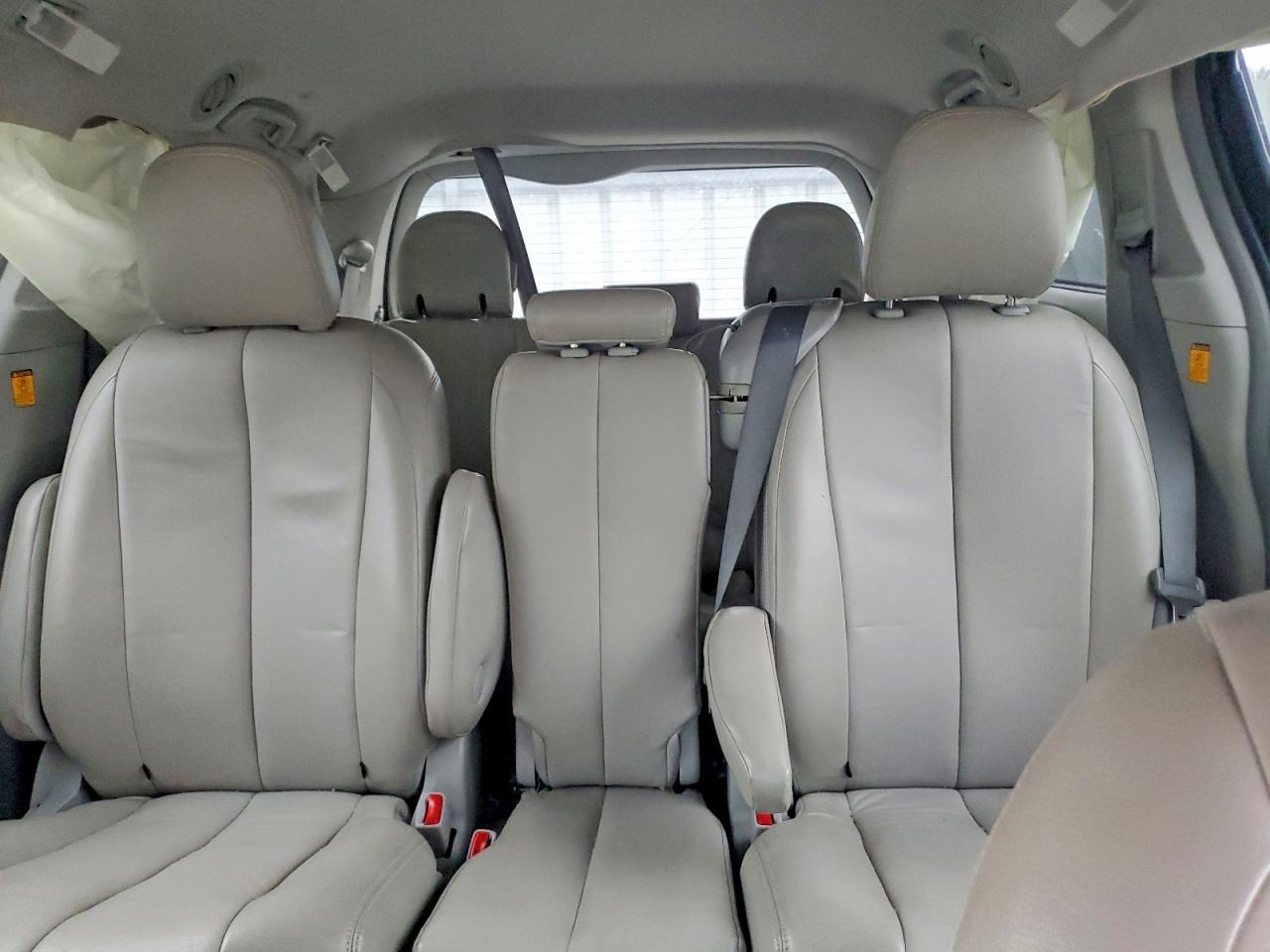 2012 Toyota Sienna le