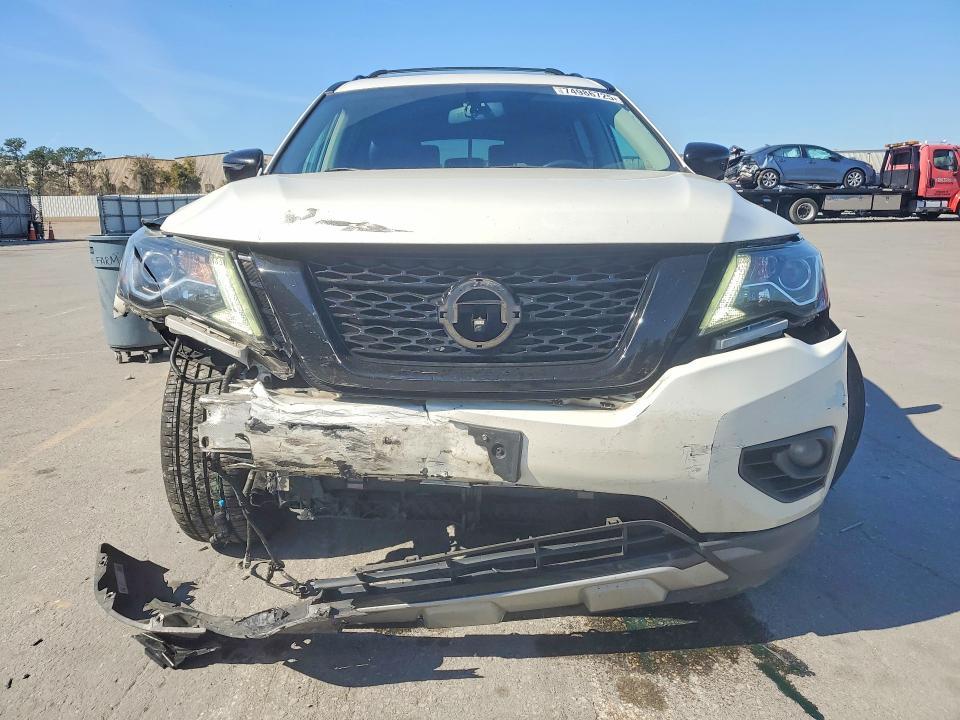 2019 Nissan Pathfinder sl