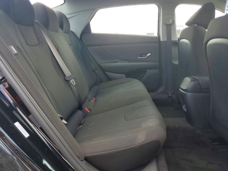 2025 Hyundai Elantra se