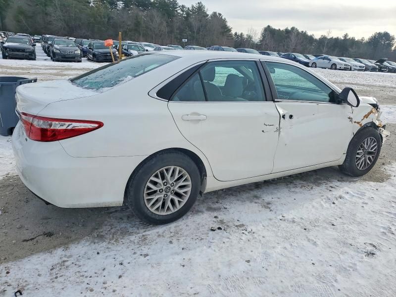 2016 Toyota Camry le