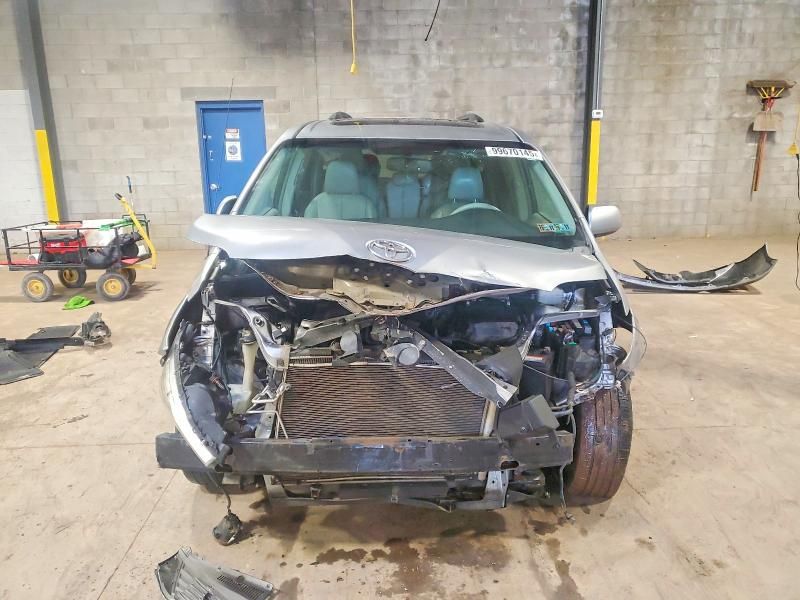 2012 Toyota Sienna xle