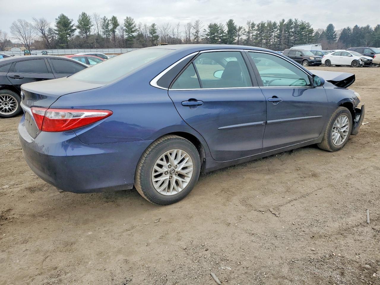 2016 Toyota Camry le