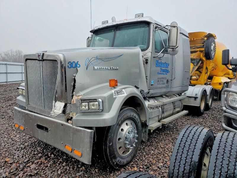 2015 Westenstar 2015 Western Star 4900 Semi Truck