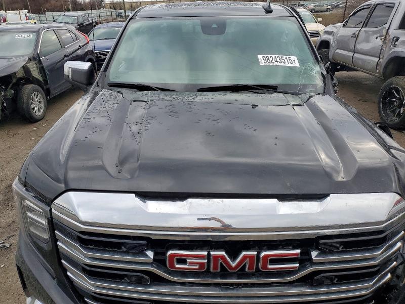 2024 GMC Sierra K1500 slt