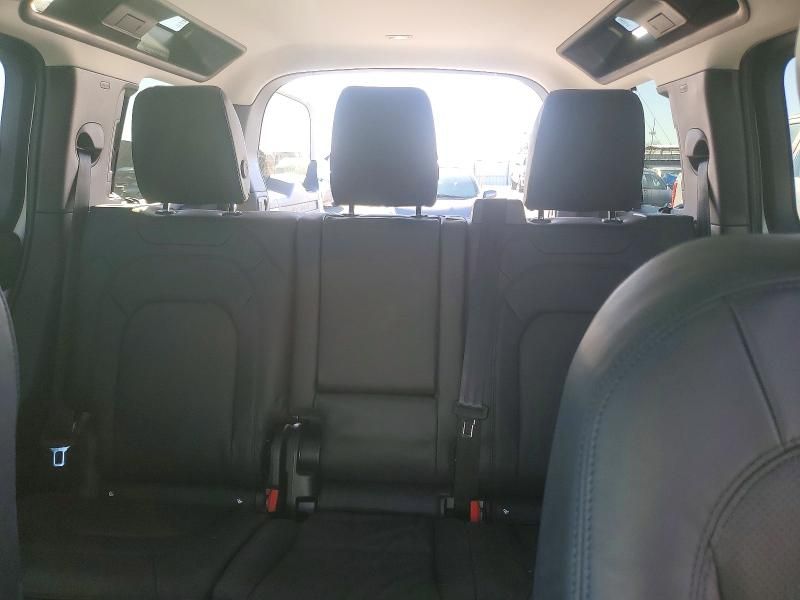 2025 Land Rover Defender 110 s