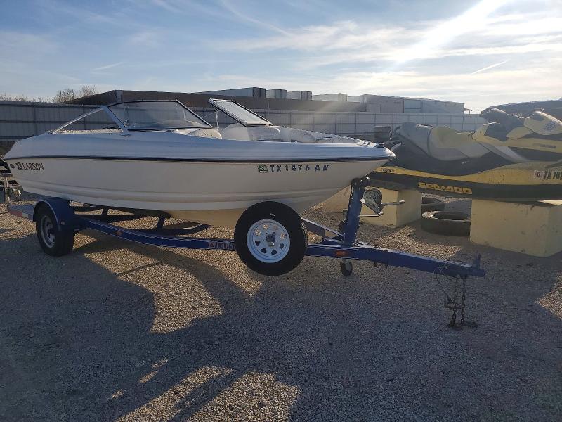 2003 Larson Boat