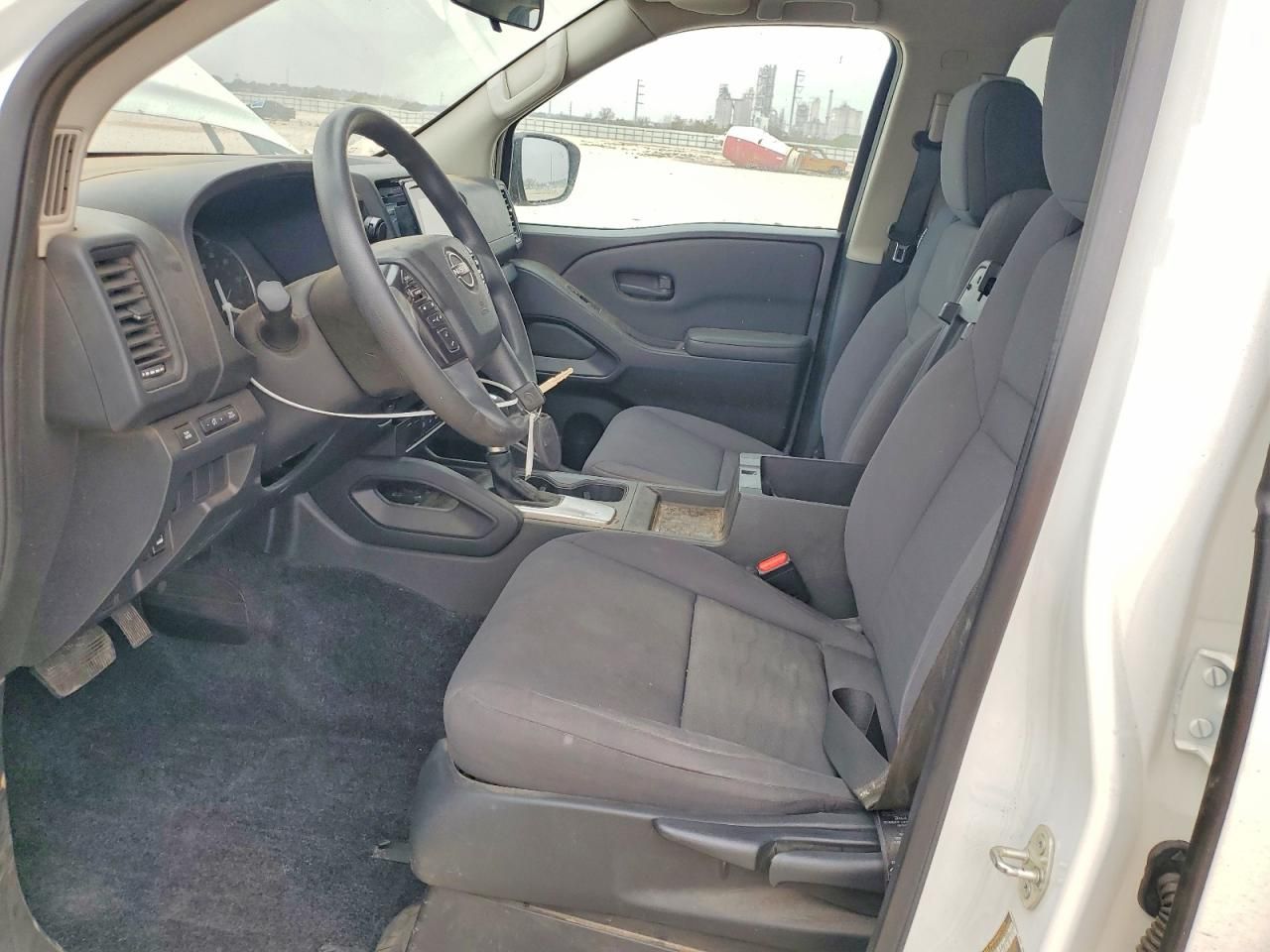 2022 Nissan Frontier s