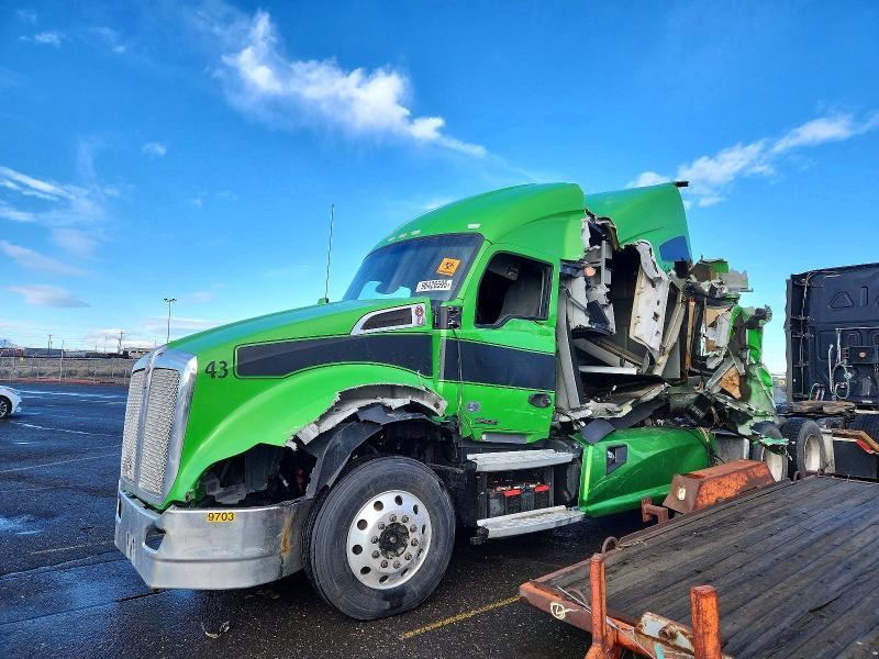 2017 Kenworth T680 Semi Truck