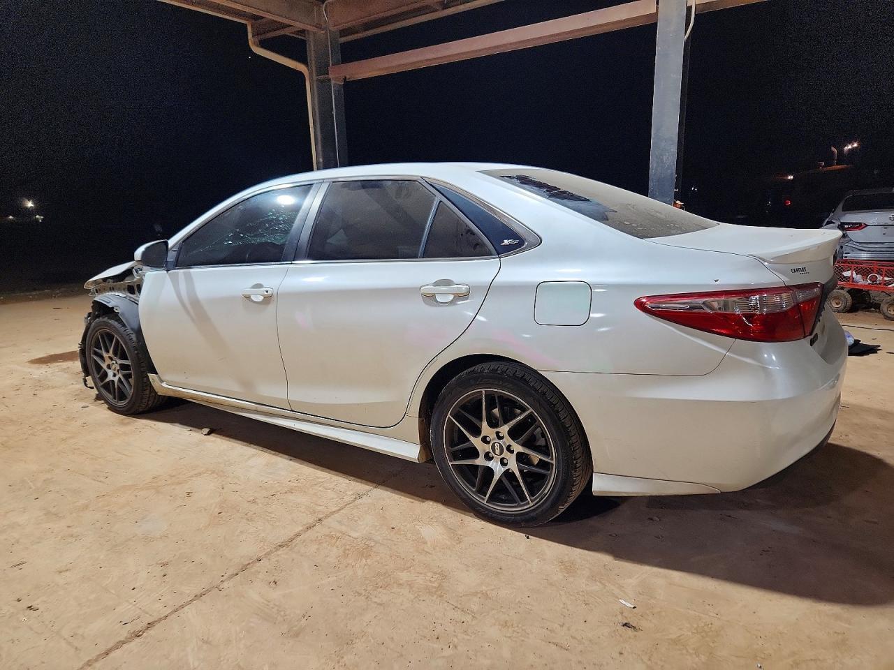 2016 Toyota Camry le