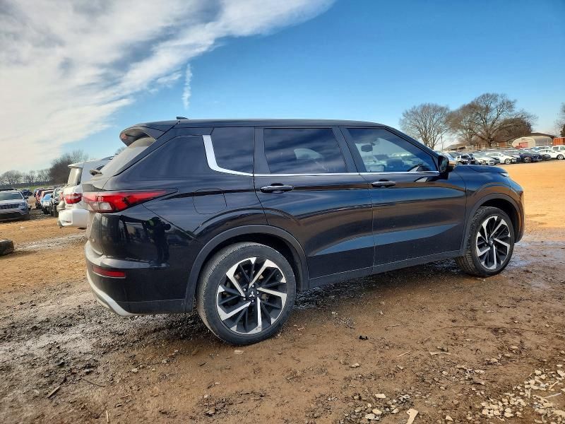2022 Mitsubishi Outlander se