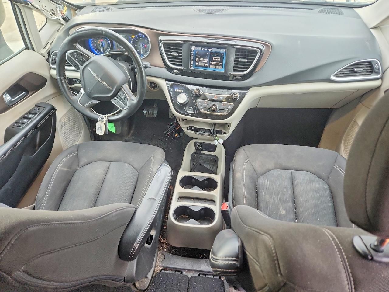 2023 Chrysler Voyager lx