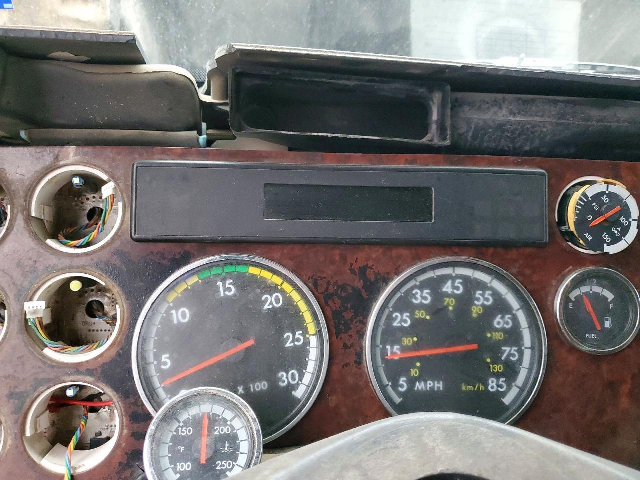 2000 Freightliner CC Conventional Semi Truck
