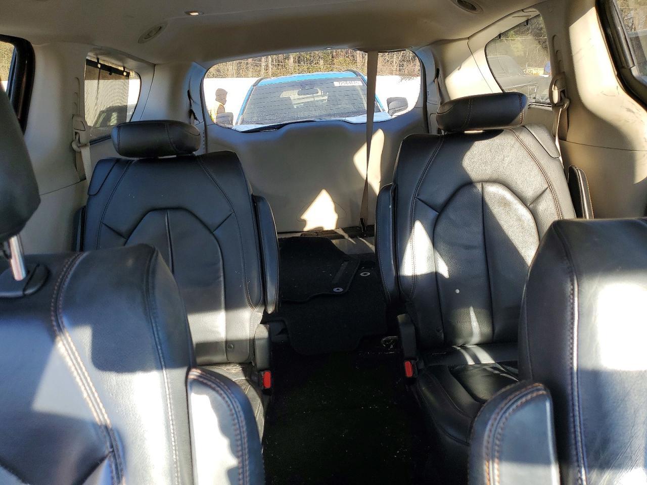 2017 Chrysler Pacifica Touring l