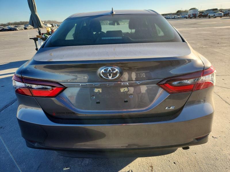 2021 Toyota Camry le