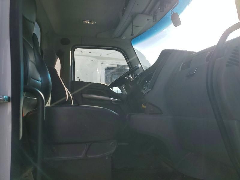 2019 Kenworth T680 Semi Truck