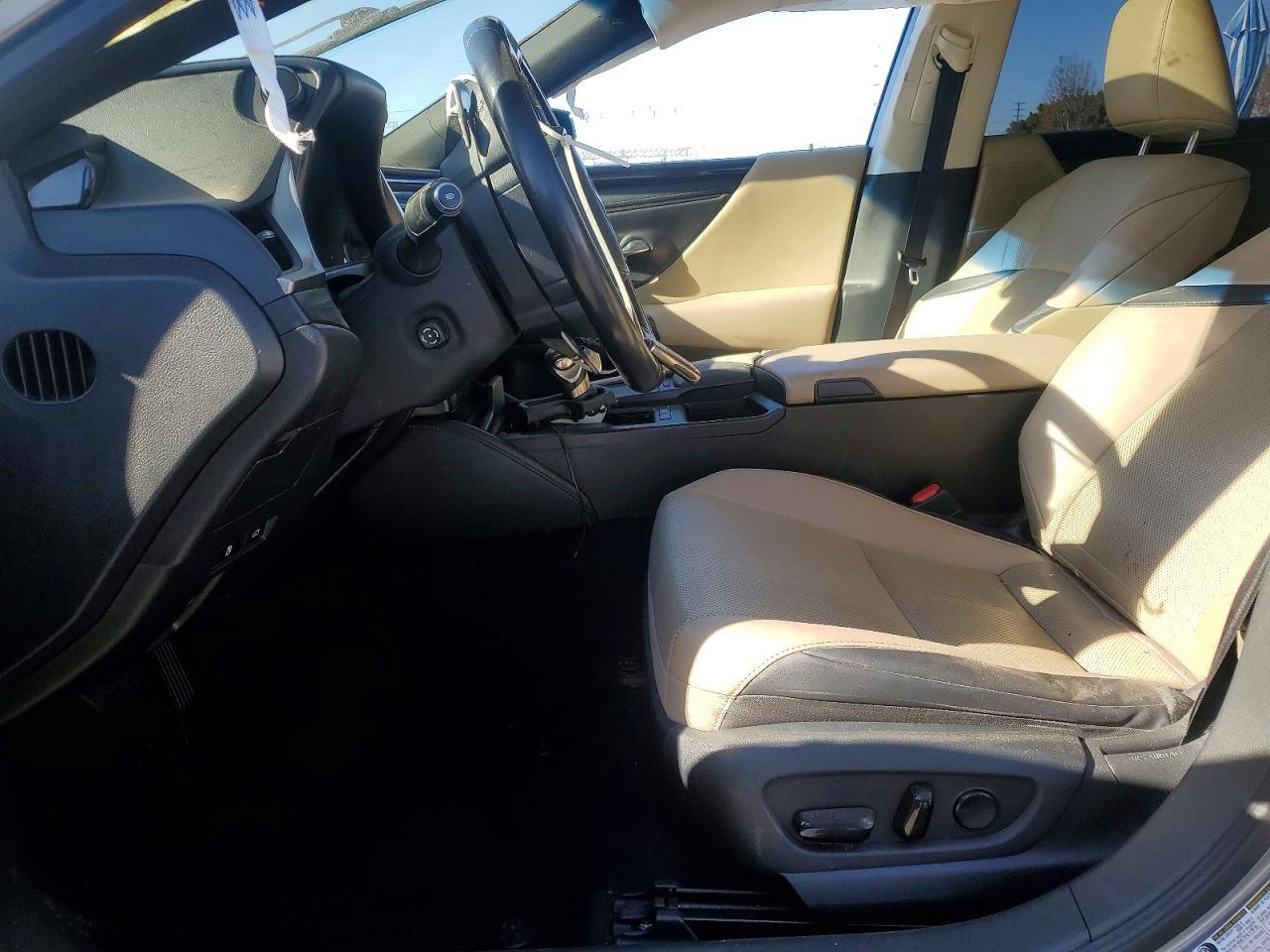 2019 Lexus ES