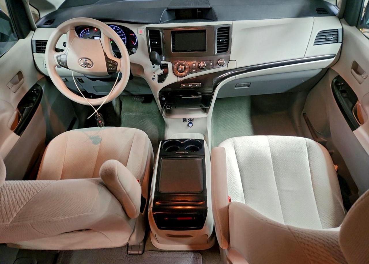 2012 Toyota Sienna le