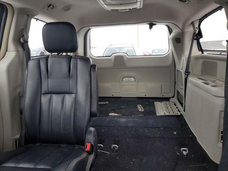 2016 Chrysler Town & Country Touring l