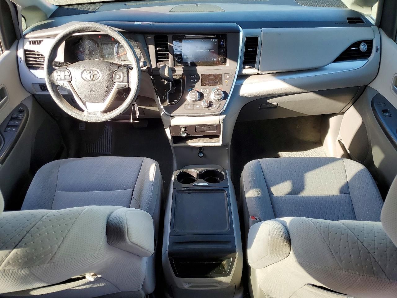 2016 Toyota Sienna le