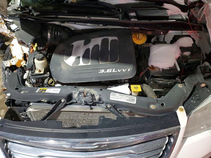 2016 Chrysler Town & Country Touring