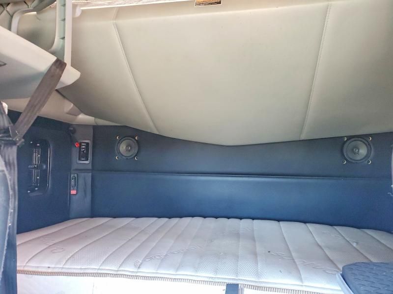 2022 Kenworth T680 Semi Truck