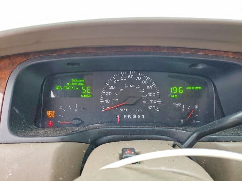 2001 Lincoln Town car Signature