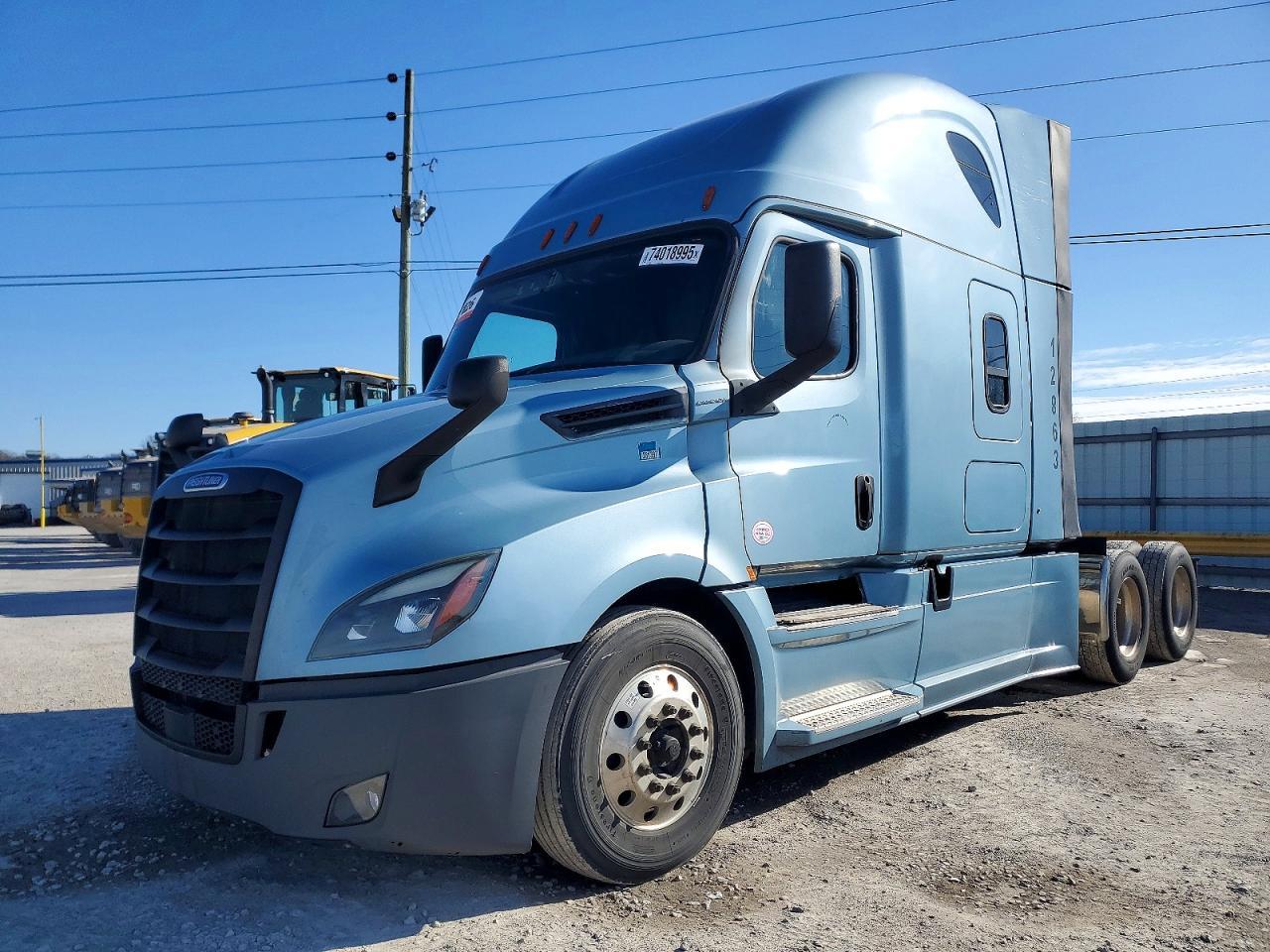 2019 Freightliner Cascadia 126 Semi Truck