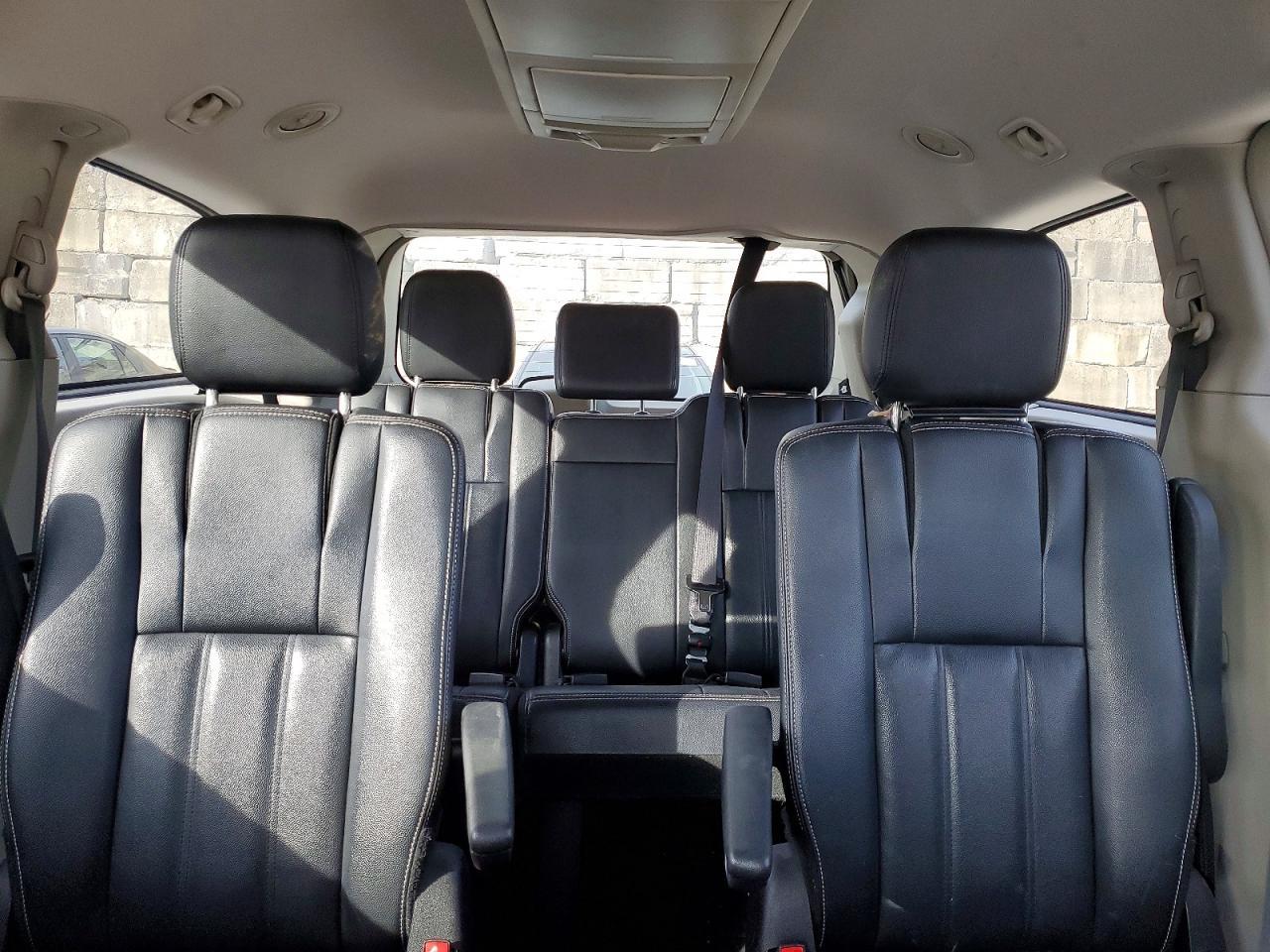 2016 Chrysler Town & Country Touring