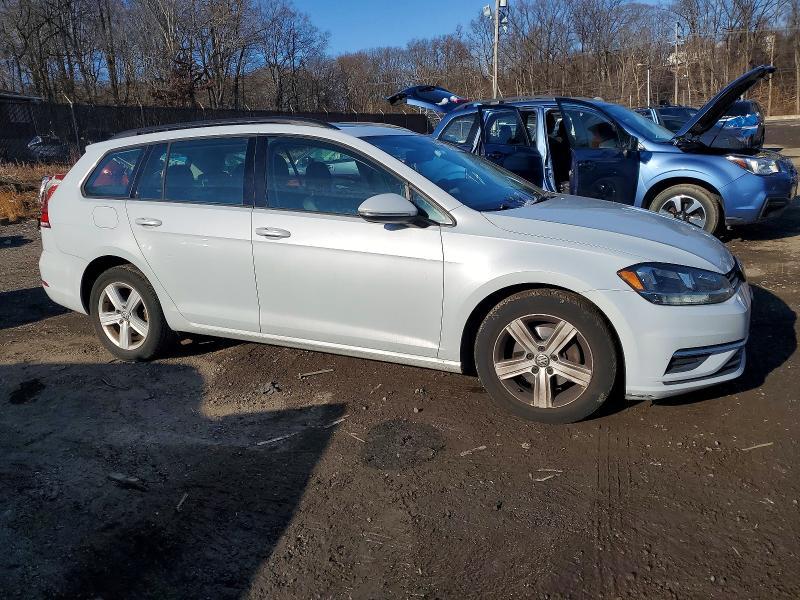 2018 Volkswagen Golf Sportwagen s