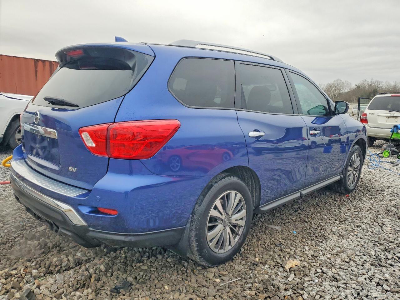 2020 Nissan Pathfinder sv